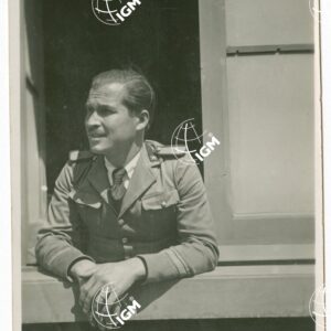 Vannini Carlo S. Magg. alla finestra di una baracca - FT00001493