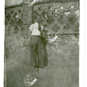 Asmara presso la cinta della villetta sede 7^ Sez. topocart. - FT00001582