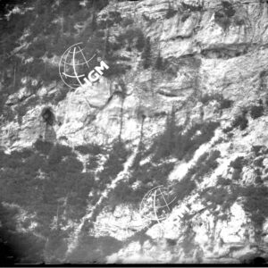 Telefotografia dei probabili lavori in caverna a Croda dell'Ancona - LN00001407