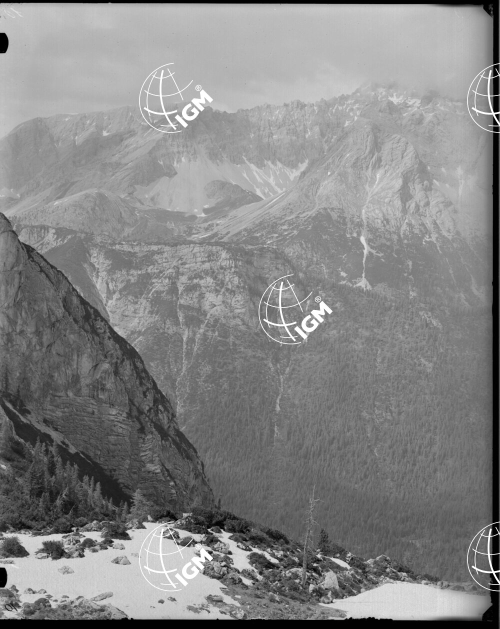 Veduta di Croda dell'Ancona probabili lavori in caverna - LN00001410
