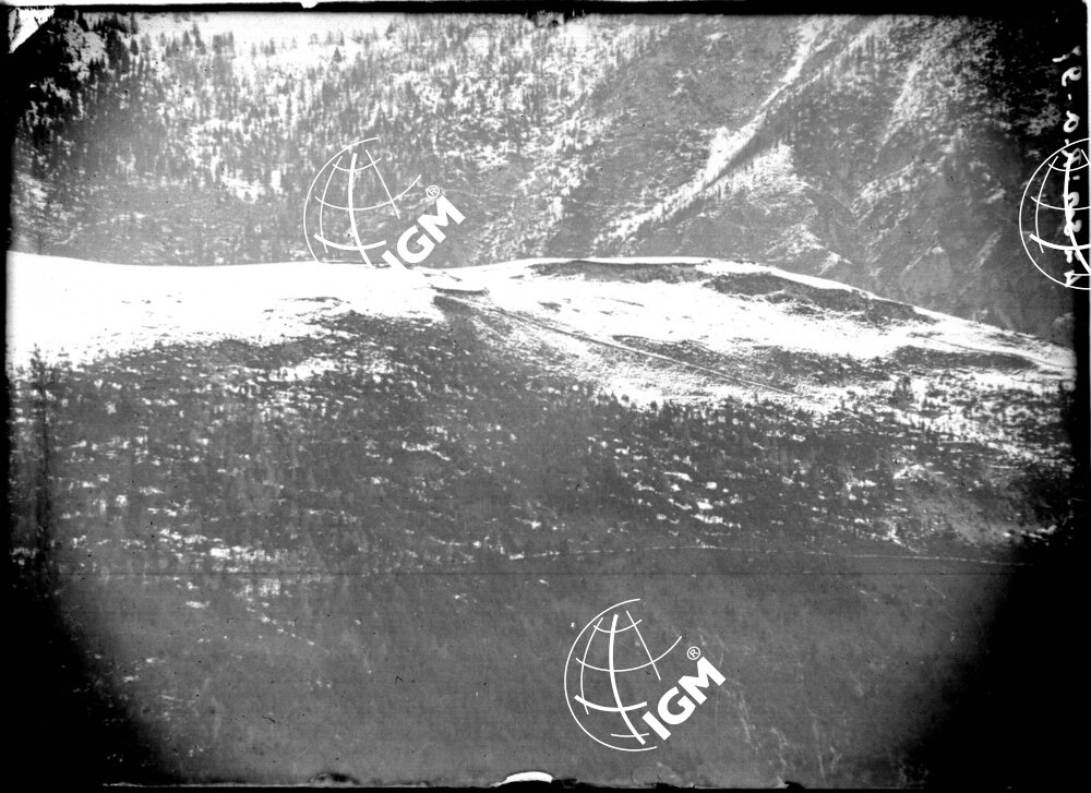 Serie Val Lagarina rilievo telefotografico della zona tra il M.te Ghello e il M.te Finonchio - LN00002497