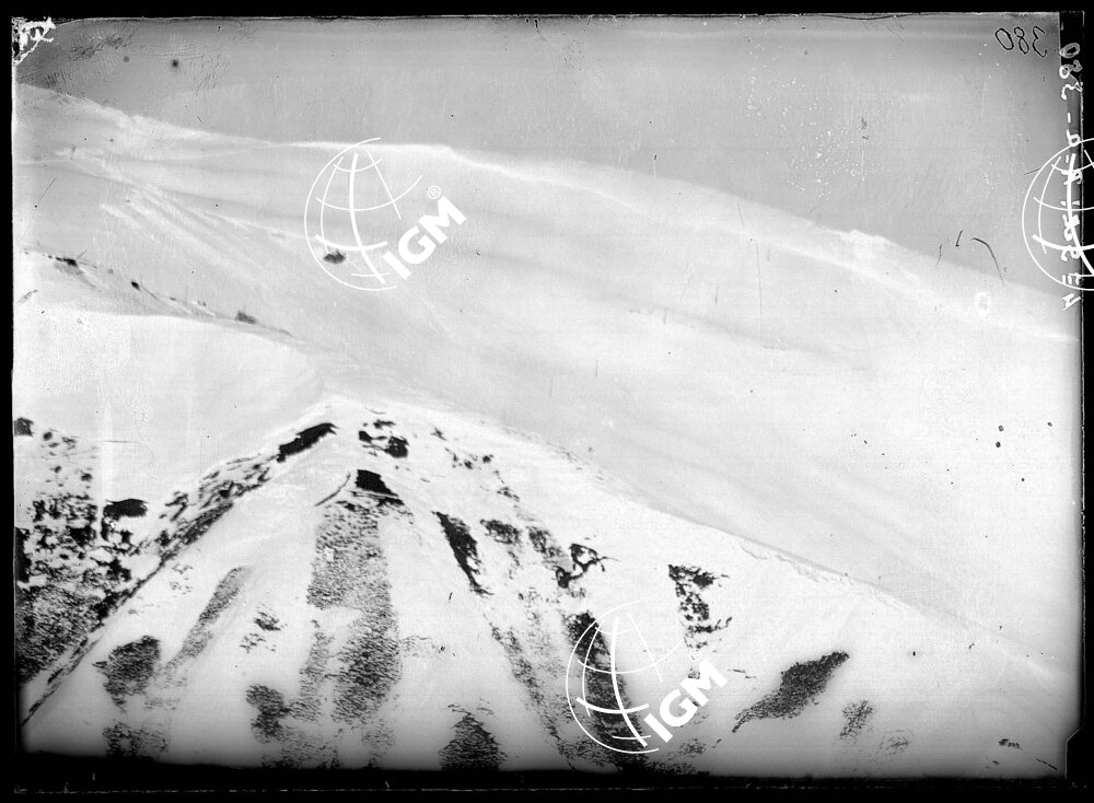 Telefotografie della Zona Dosso dei Morti - Dosso Brull - del Forte Por - dei rafforzamenti sopra il F.te Por - LN00002774