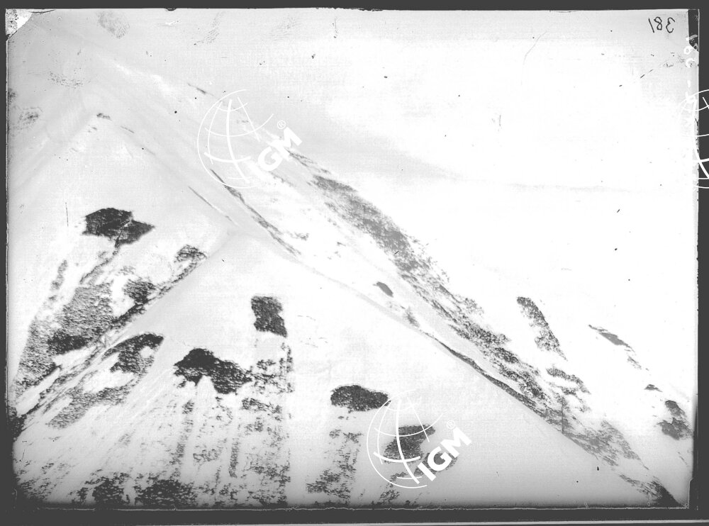 Telefotografie della Zona Dosso dei Morti - Dosso Brull - del Forte Por - dei rafforzamenti sopra il F.te Por - LN00002775