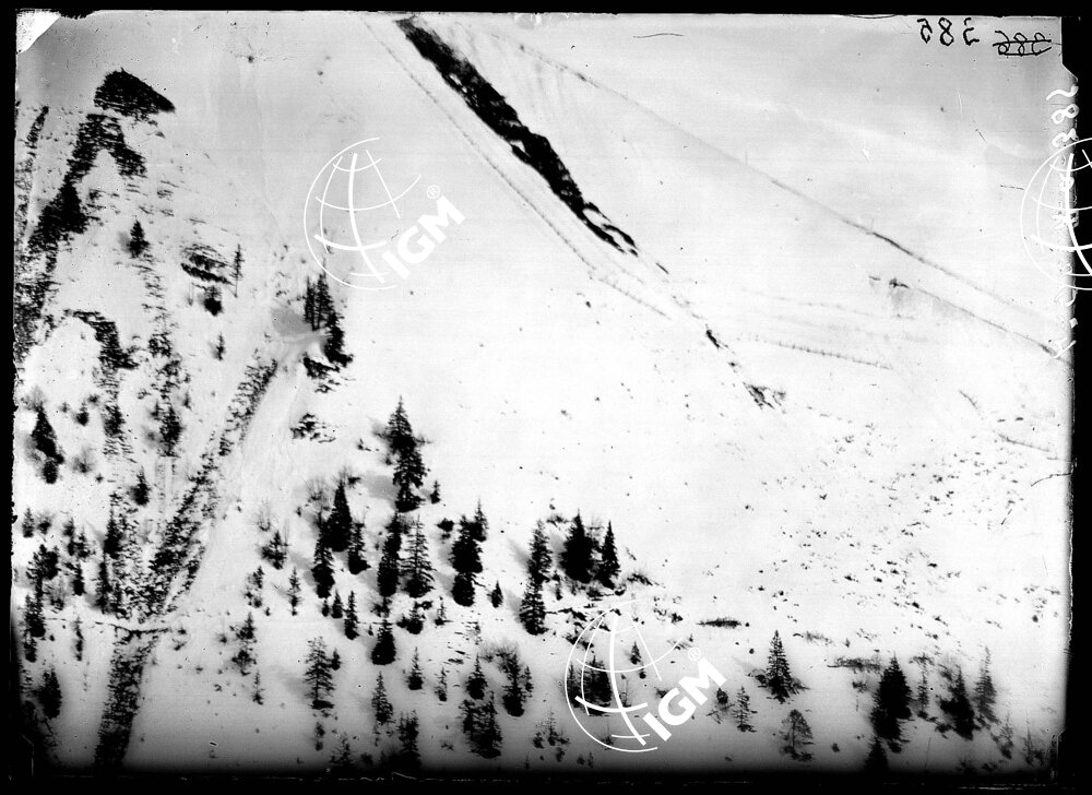 Telefotografie della Zona Dosso dei Morti - Dosso Brull - del Forte Por - dei rafforzamenti sopra il F.te Por - LN00002780