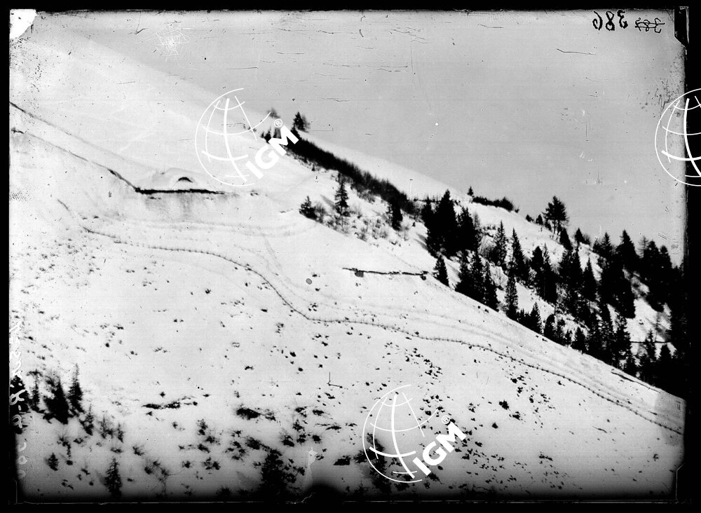 Telefotografie della Zona Dosso dei Morti - Dosso Brull - del Forte Por - dei rafforzamenti sopra il F.te Por - LN00002781