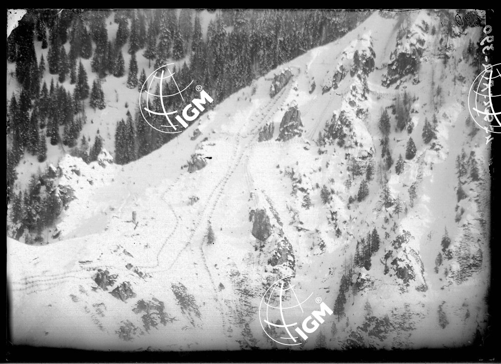 Telefotografie della Zona Dosso dei Morti - Dosso Brull - del Forte Por - dei rafforzamenti sopra il F.te Por - LN00002785