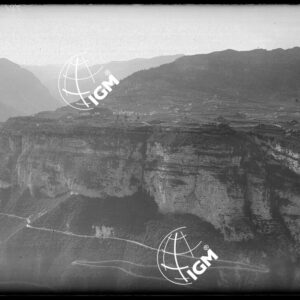 (1) Panorama dell'Altopiano dei Sette Comuni (tra la Val D'Astico e la Val di Martello) - (2) Panorama dell'Altopiano di Tonezza e dell'Altopiano dei Sette Comuni (tra la Val d'Astico e la Val di Martello) - LN00003167