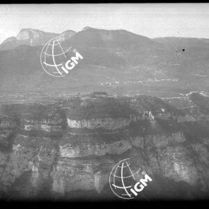(1) Panorama dell'Altopiano dei Sette Comuni (tra la Val D'Astico e la Val di Martello) - (2) Panorama dell'Altopiano di Tonezza e dell'Altopiano dei Sette Comuni (tra la Val d'Astico e la Val di Martello) - LN00003168