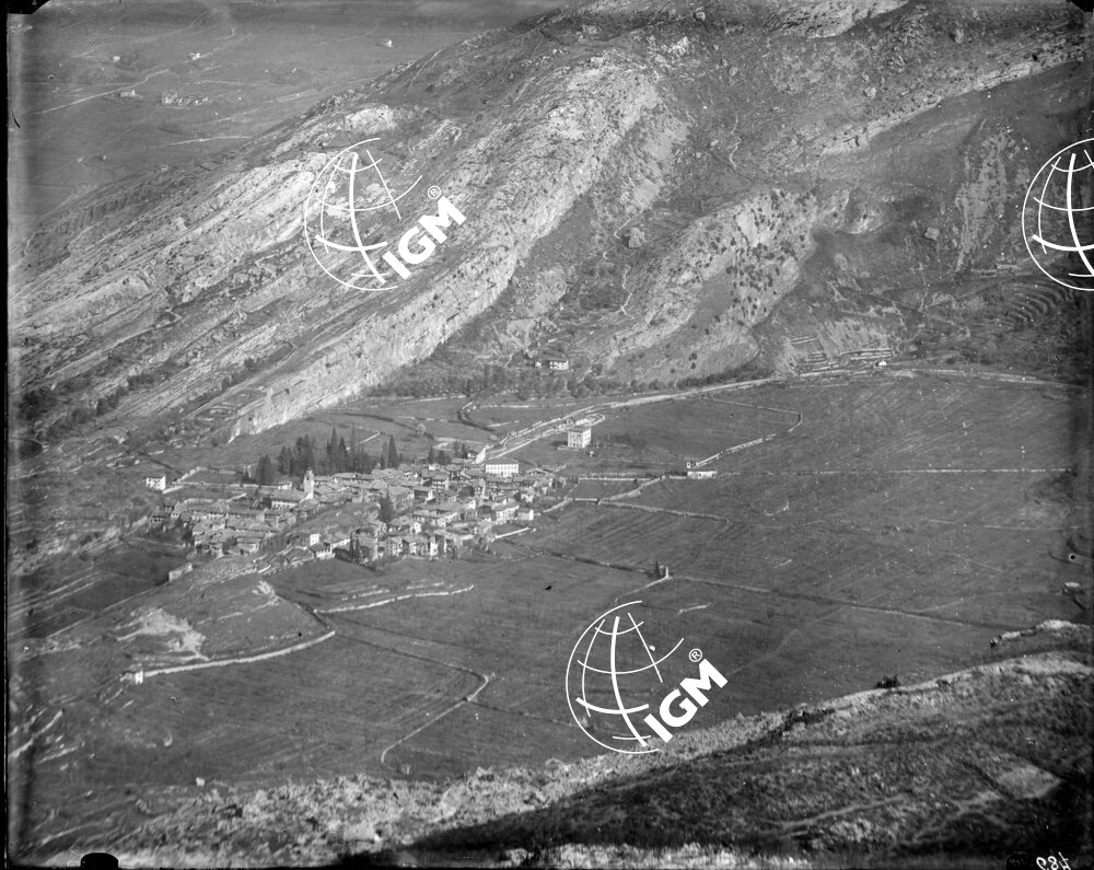 Rilievo panoramico della zona Riva - M. Brione - Nago - M. Corno - Q. 584 - LN00004067