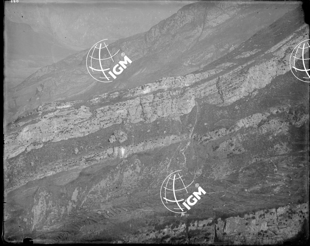 Rilievo panoramico della zona Riva - M. Brione - Nago - M. Corno - Q. 584 - LN00004068