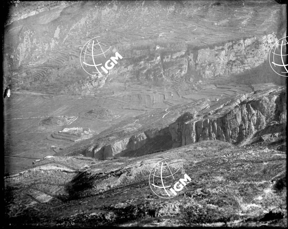 Rilievo panoramico della zona Riva - M. Brione - Nago - M. Corno - Q. 584 - LN00004069