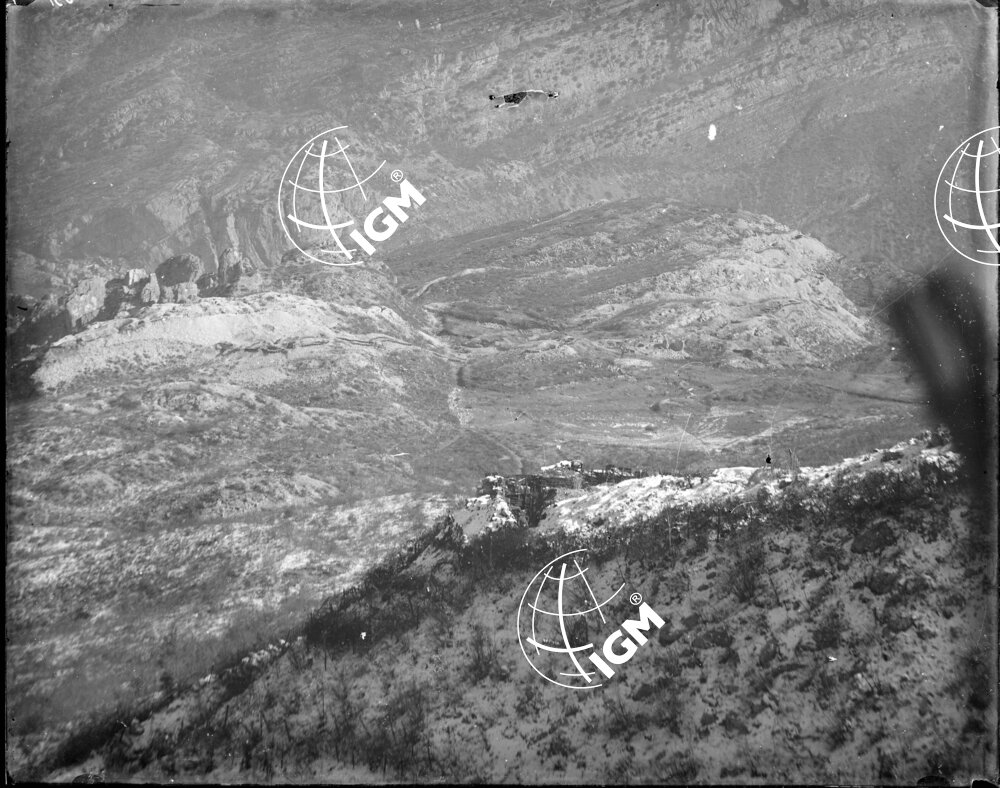 Rilievo panoramico della zona Riva - M. Brione - Nago - M. Corno - Q. 584 - LN00004071