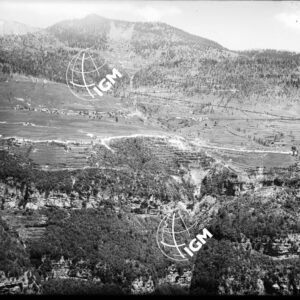 (1) Panorama dell'Altopiano dei Sette Comuni (tra la Val D'Astico e la Val di Martello) - (2) Panorama dell'Altopiano di Tonezza e dell'Altopiano dei Sette Comuni (tra la Val d'Astico e la Val di Martello) - LN00004197