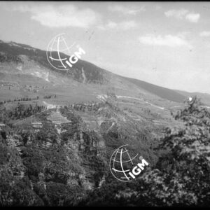 (1) Panorama dell'Altopiano dei Sette Comuni (tra la Val D'Astico e la Val di Martello) - (2) Panorama dell'Altopiano di Tonezza e dell'Altopiano dei Sette Comuni (tra la Val d'Astico e la Val di Martello) - LN00004198