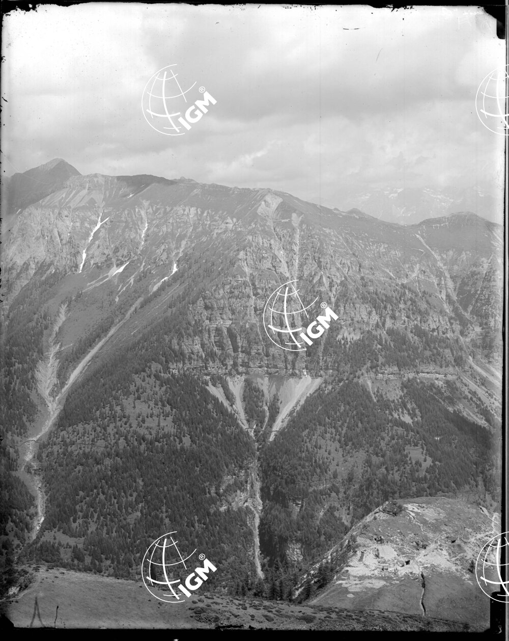 Serie Val Giudicaria N. 5-A Panorama dal M. Re di Castello al Gruppo Cadria - Nozzolo - LN00006568