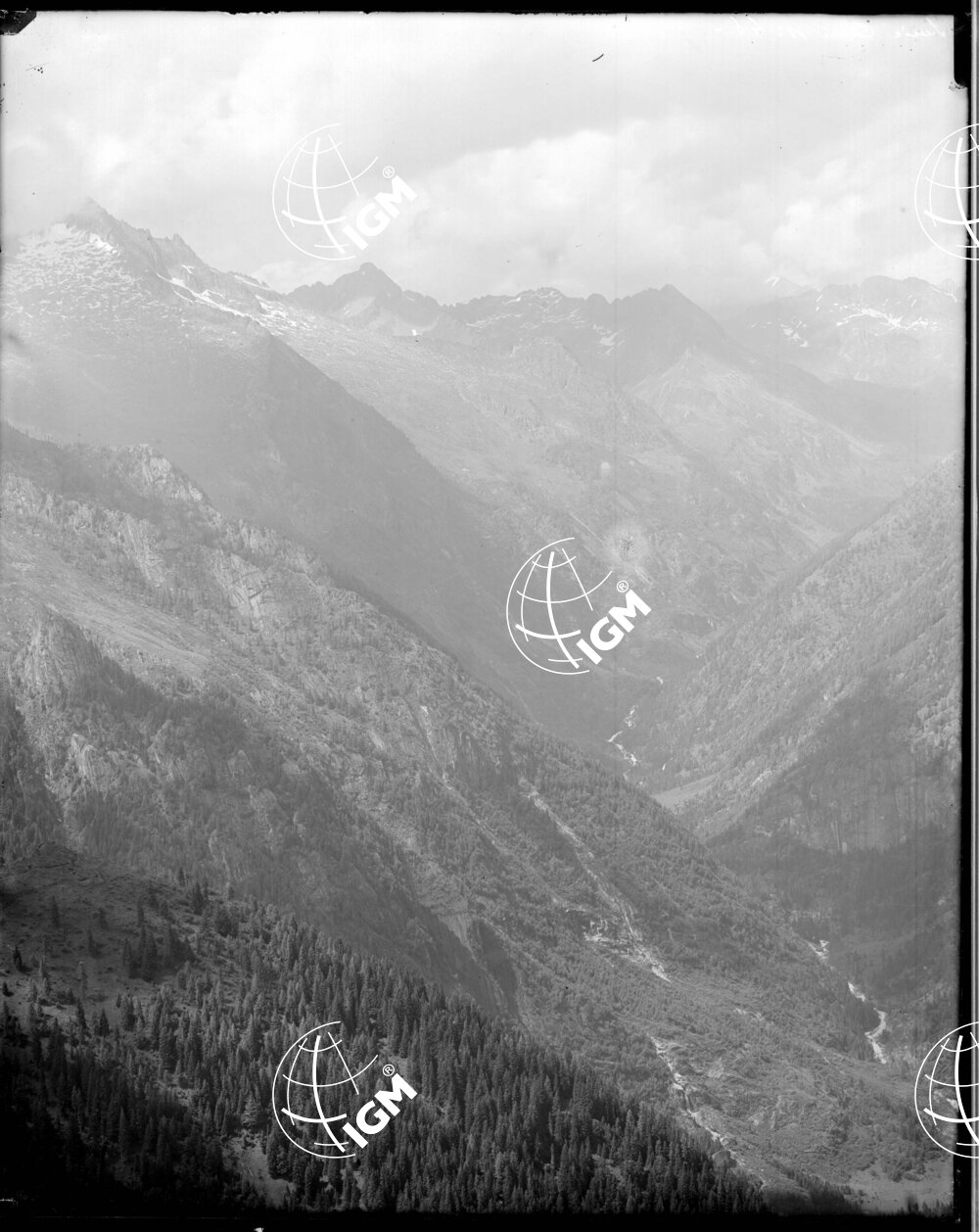 Serie Val Giudicaria N. 5-A Panorama dal M. Re di Castello al Gruppo Cadria - Nozzolo - LN00006572