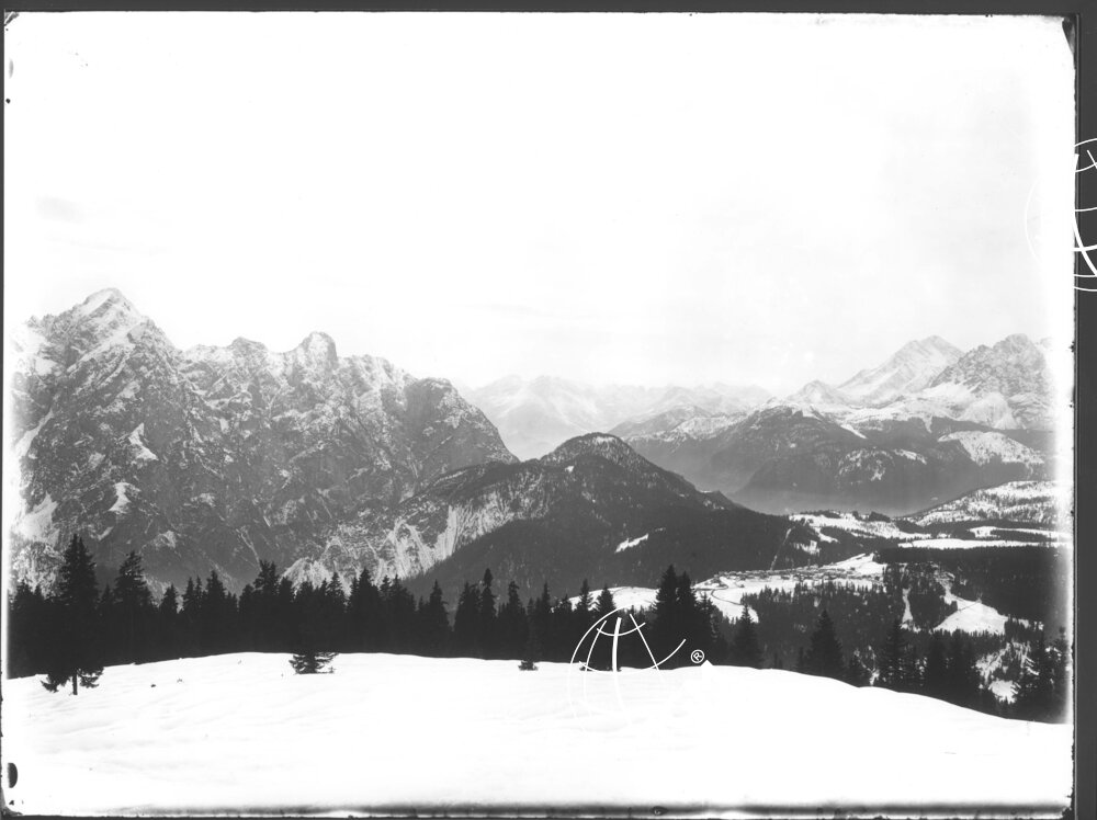 Veduta panoramica a giro di orizzonte presa da M. Zovo - LN00006811