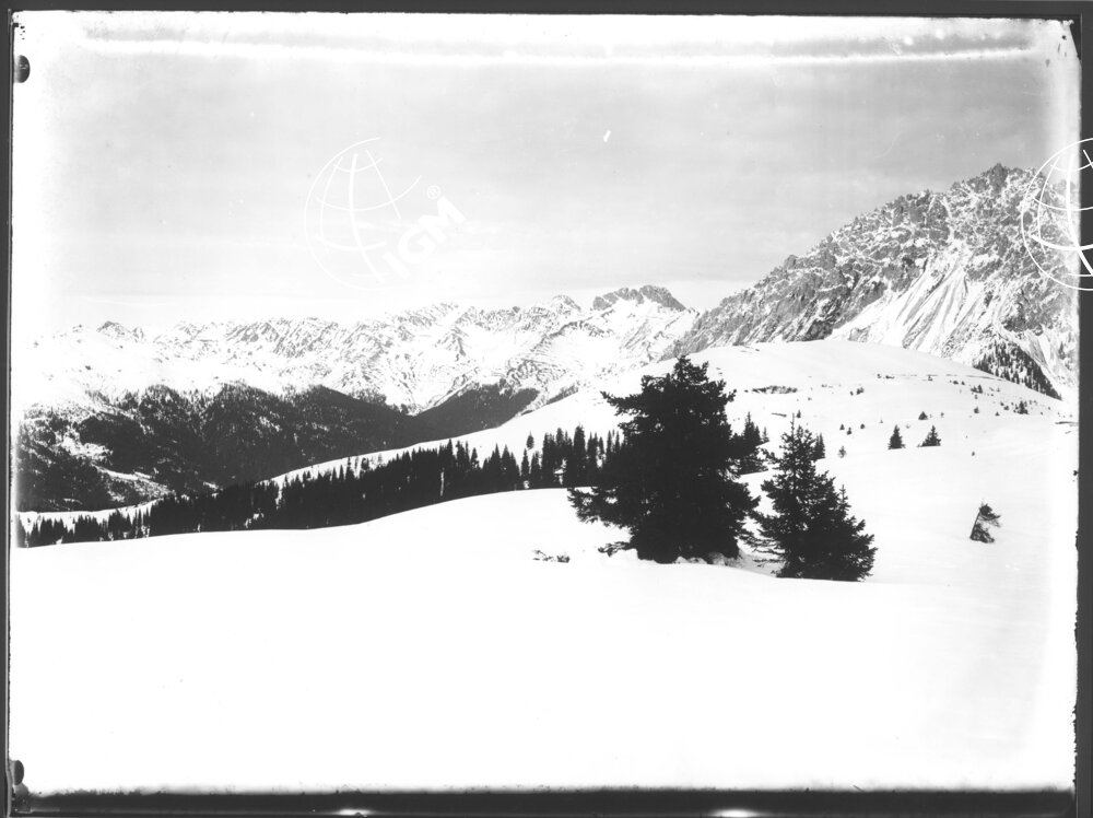 Veduta panoramica a giro di orizzonte presa da M. Zovo - LN00006814