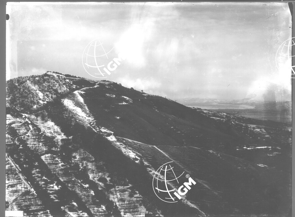 Veduta panoramica del Massiccio del Grappa dagli Altipiani di Montello - LN00006952