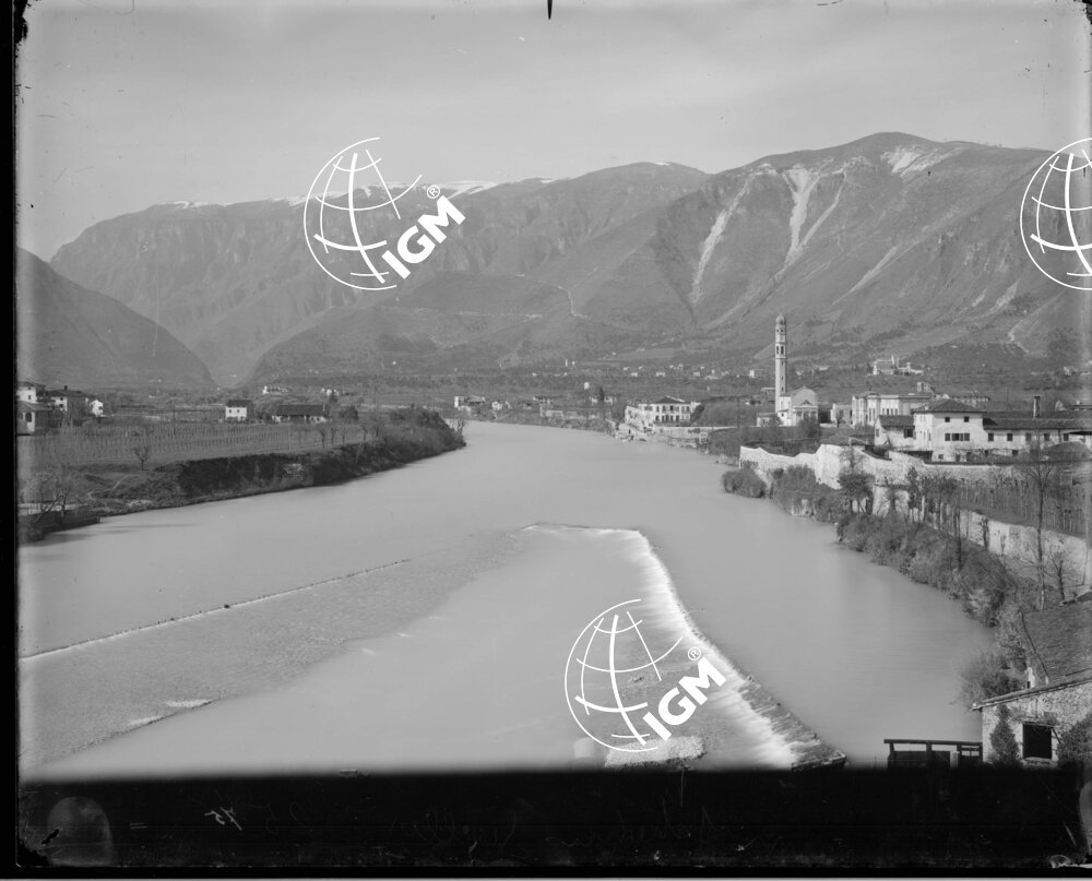 Veduta panoramica fiume Brenta Pove visto da Bassano - LN00006982