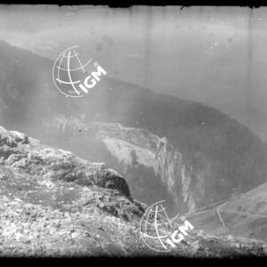 Veduta d'insieme della Piazza di Tournoux da Colle della Menue e batt. La Croix N. e S. Tete de Viayese da Colle della Meune e Cima del Lautor - LN00009010