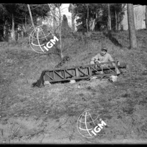 Soldato con apparato fotografico - LN00009543