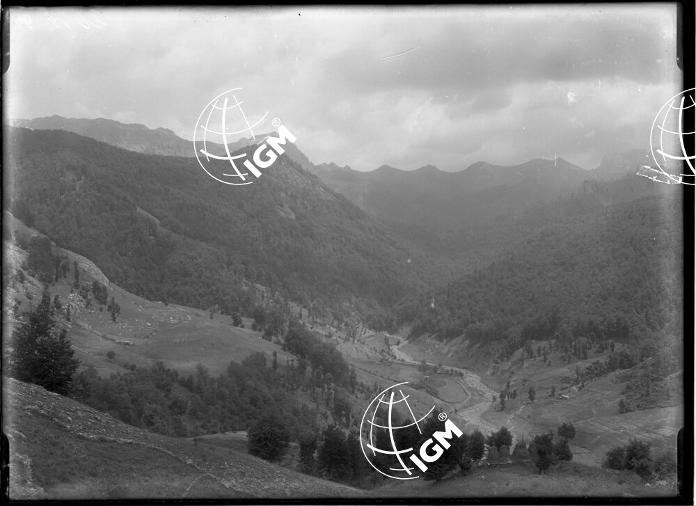 Valle del Cem Selcit Panorama est eseguito dalle pendici del Kersci Mones - LN00010307