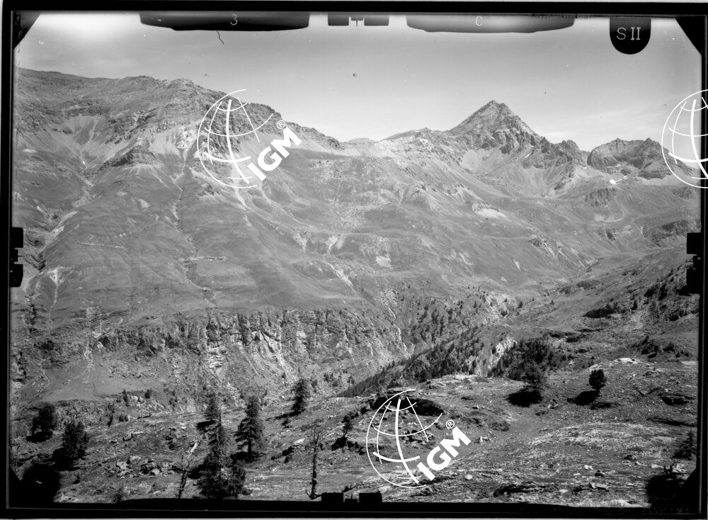 Rilievi al Gran Paradiso - Valle di Cogne - panorama da Punta Campé a Penne Blanche località di presa ovest Testa Gailles - LN00011039