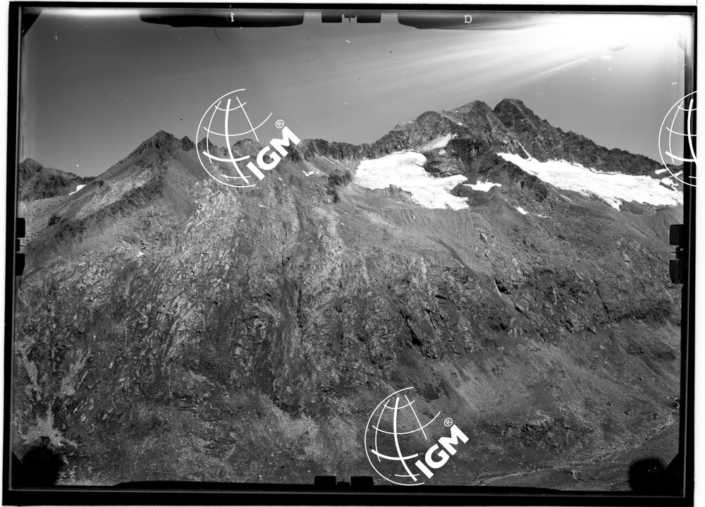 Rilievi al Gran Paradiso - Valle di Bardoney - panorama da Punta Acque Rosse a Torre di Lavino - località di presa Punta del Rossini - LN00011084