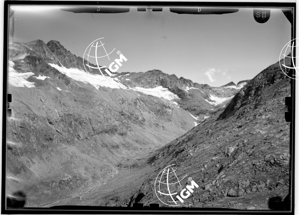 Rilievi al Gran Paradiso - Valle di Bardoney - panorama da Punta Acque Rosse a Torre di Lavino - località di presa Punta del Rossini - LN00011086