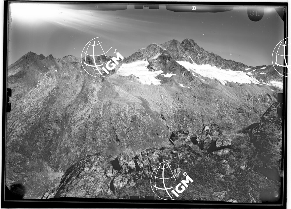 Rilievi al Gran Paradiso - Valle di Bardoney - panorama da Punta Acque Rosse a Torre di Lavino - località di presa Punta del Rossini - LN00011087