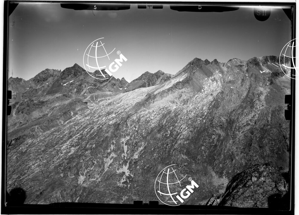 Rilievi al Gran Paradiso - Valle di Bardoney - panorama da Punta Acque Rosse a Torre di Lavino - località di presa Punta del Rossini - LN00011088