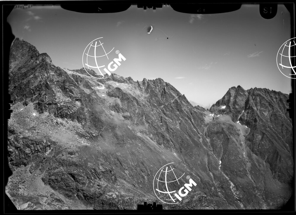 Rilievi al Gran Paradiso - Vallone di Goi - Gias - Losa - Noaschetta panorama dal Gran Ginir al Gran Carro - località di presa presso le A. Gran Pré - LN00011299