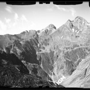 Valle d'Ambra - stazione 12 - panorama Valle di Venina - P.zo di Venina - P.zo Baitelli - M. Biurche - località di presa Montirolo e lago Venina. - LN00011641