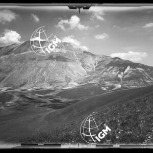 Staz. 1 - Umbria / Marche - Presa Monte Guaidone - Panorama Monte Vettore - - LN00017982