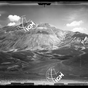 Staz. 1 - Umbria / Marche - Presa Monte Guaidone - Panorama Monte Vettore - - LN00017985